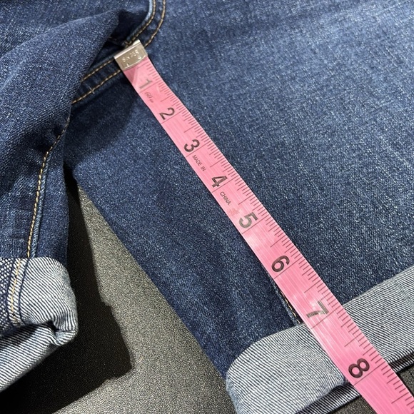 Seven7 Relaxed Bermuda Mid Rise, cuffed 5 Pocket,belt Loop,zip front - Picture 6 of 9